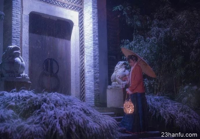 【汉服美图】临安初雪夜归人