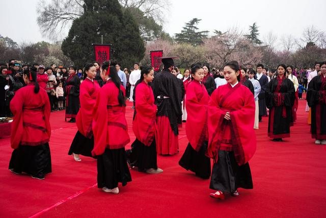 汉服集体婚礼 喜煞百对新人