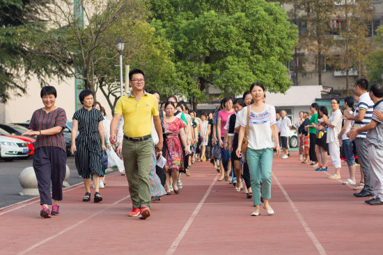 杭州市朝晖中学新学期开学典礼 着汉服行拜师礼