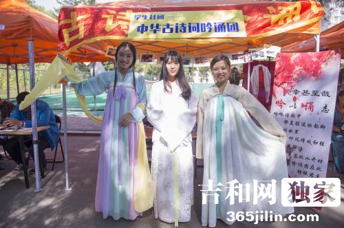 苍南170多名小学生穿汉服体验“开蒙礼”