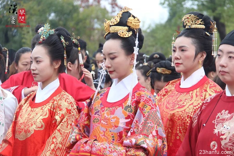 震撼！2000人超大汉服合照！| 温暖！恶劣天气见证风雨兼程！