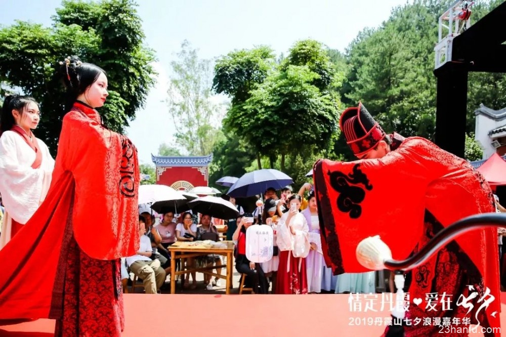 【活动返图】粤港澳万人寻爱丹霞山 汉式婚礼掀起传统文化热！！