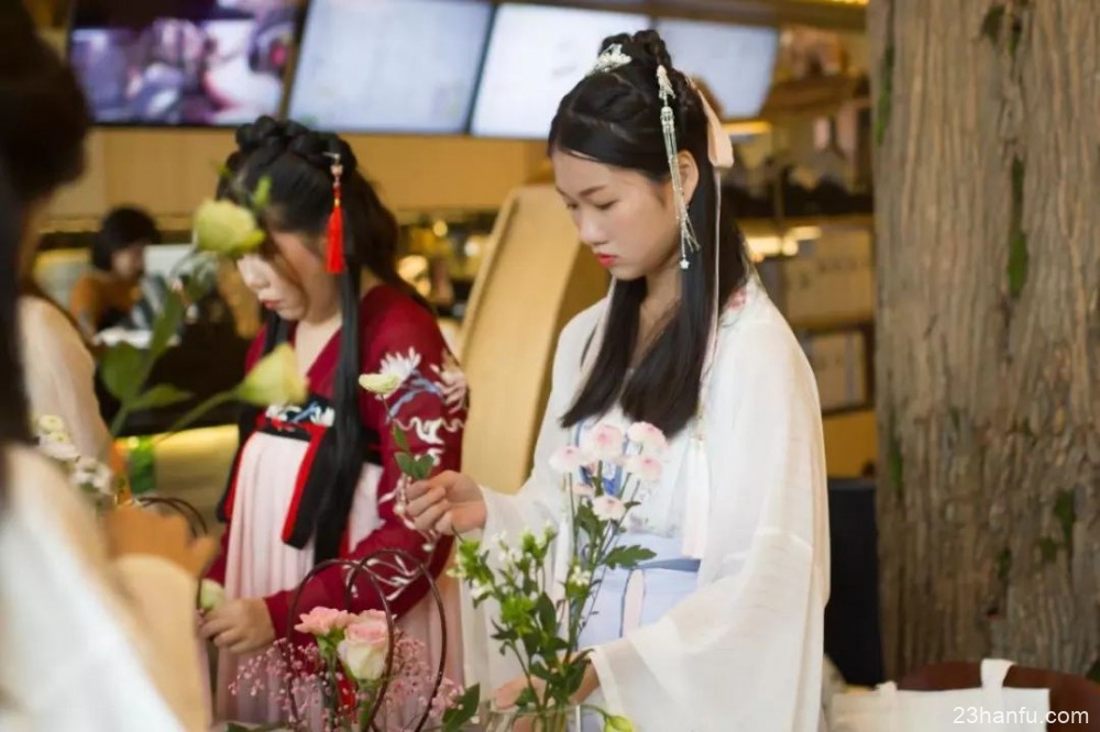 增城群的精彩！汉服广东梅花一弄汉服花艺音乐会报导