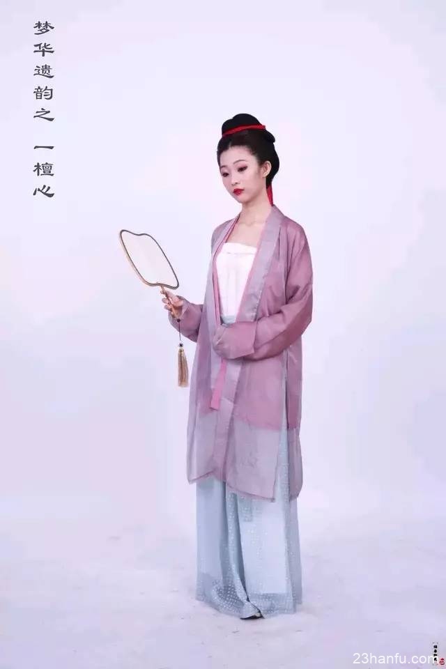 凭什么一件纯色平平无奇的汉服能卖300+？