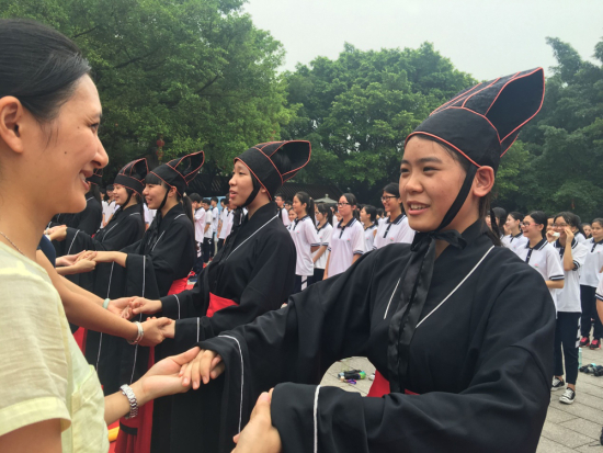 乐善佛山∣30名学生着汉服孔园行成人礼