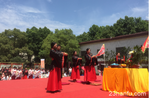 穿汉服祭拜屈原……别样的端午节 别样的“大语文课”