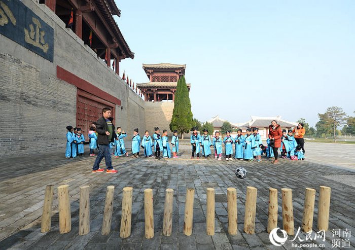 灵宝函谷关：学童着汉服 习汉礼学习传统文化