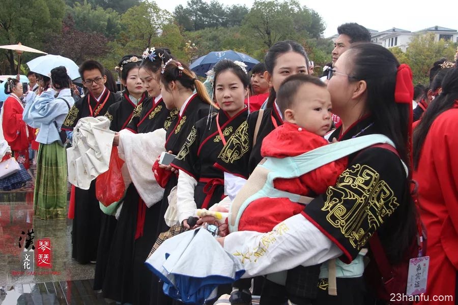 震撼！2000人超大汉服合照！| 温暖！恶劣天气见证风雨兼程！