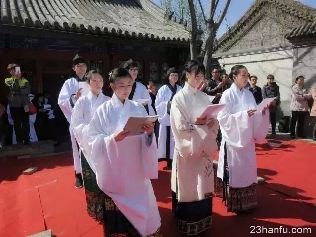 中学校园：汉服复兴的传习之地