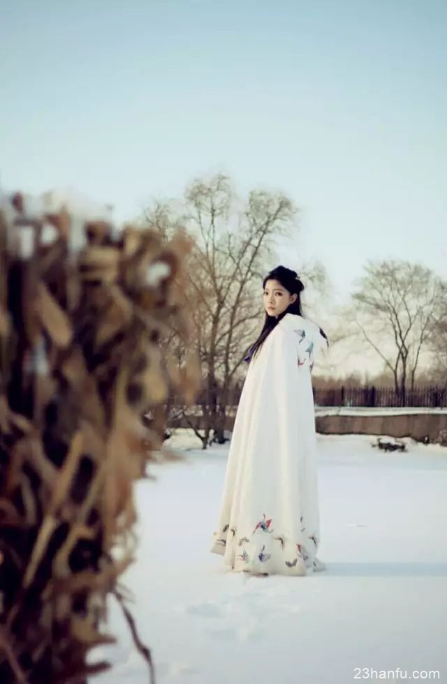 【汉服美图】《雪落眉间》