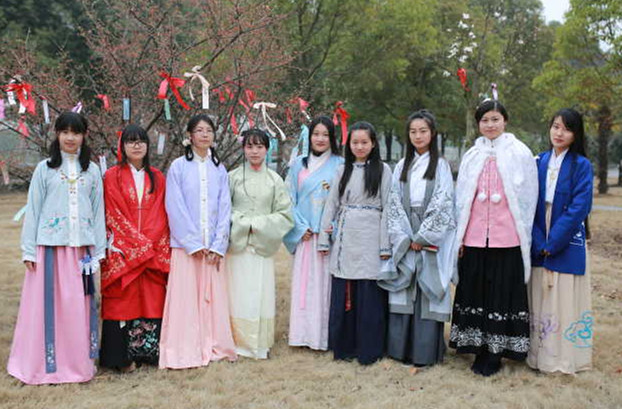 南师大女生节：青年学子身穿汉服祈福