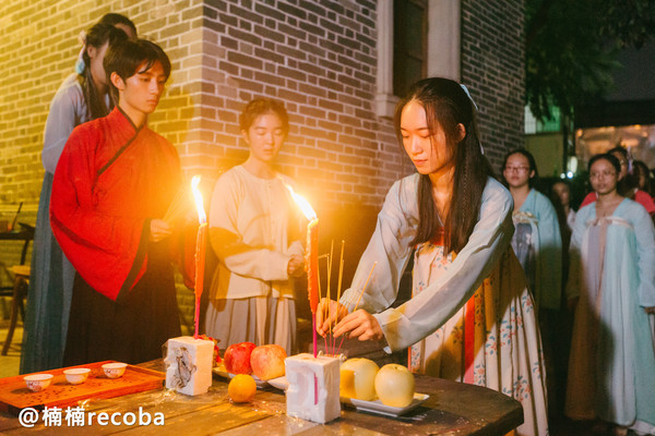 汉服青年聚水东院子 穿针乞巧闹七夕