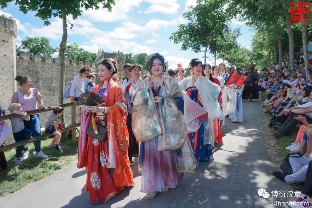 一次时空置换，一场服饰盛宴 | 汉服行走在中世纪