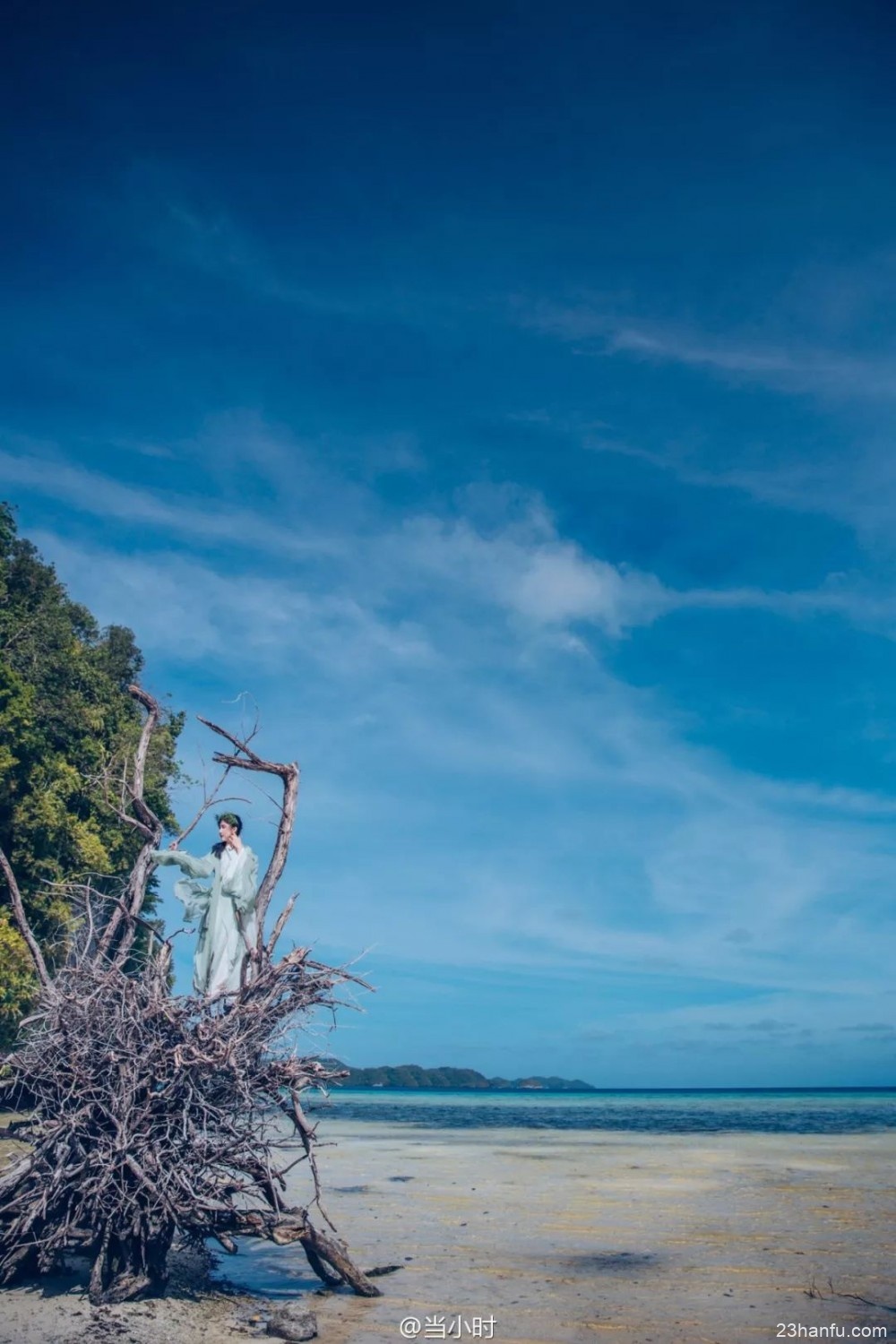 【汉服旅行】她带着汉服拍遍十几个国家，仅用1张照片，便征服了世界