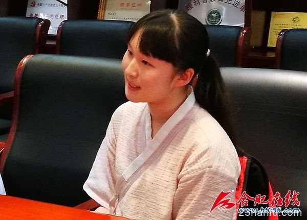 四川乐山36名孩子着汉服行古式成人礼