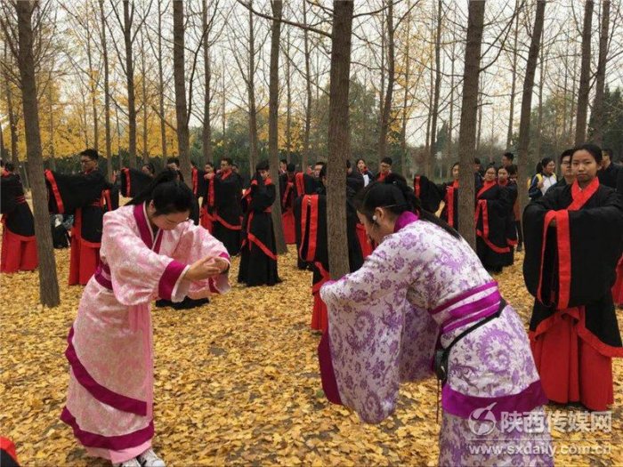 170名师生在汉阳陵博物馆穿汉服、学汉礼感受传统汉文化