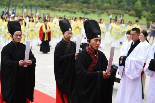 穿祭服、着汉服、办诗会，合肥秋浦书院百人祭祀屈原