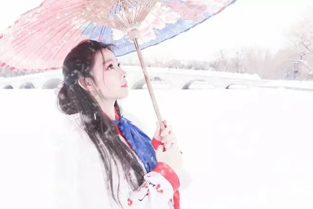 【汉服美图】《雪落眉间》