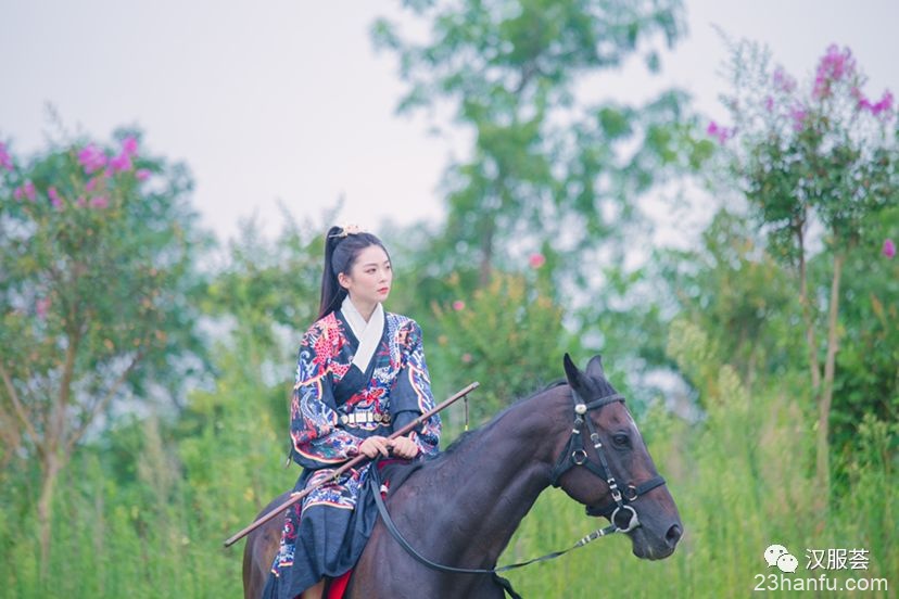 【汉服仕女】蹙眉远山含黛，微嗔春来早