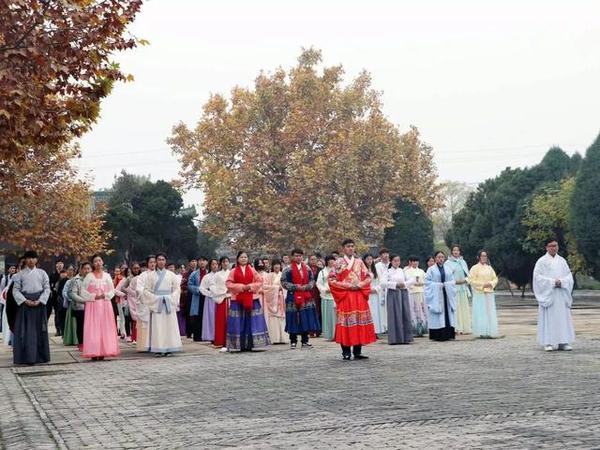 报名《诗词大会》为追星 天津汉服女孩惊艳全场