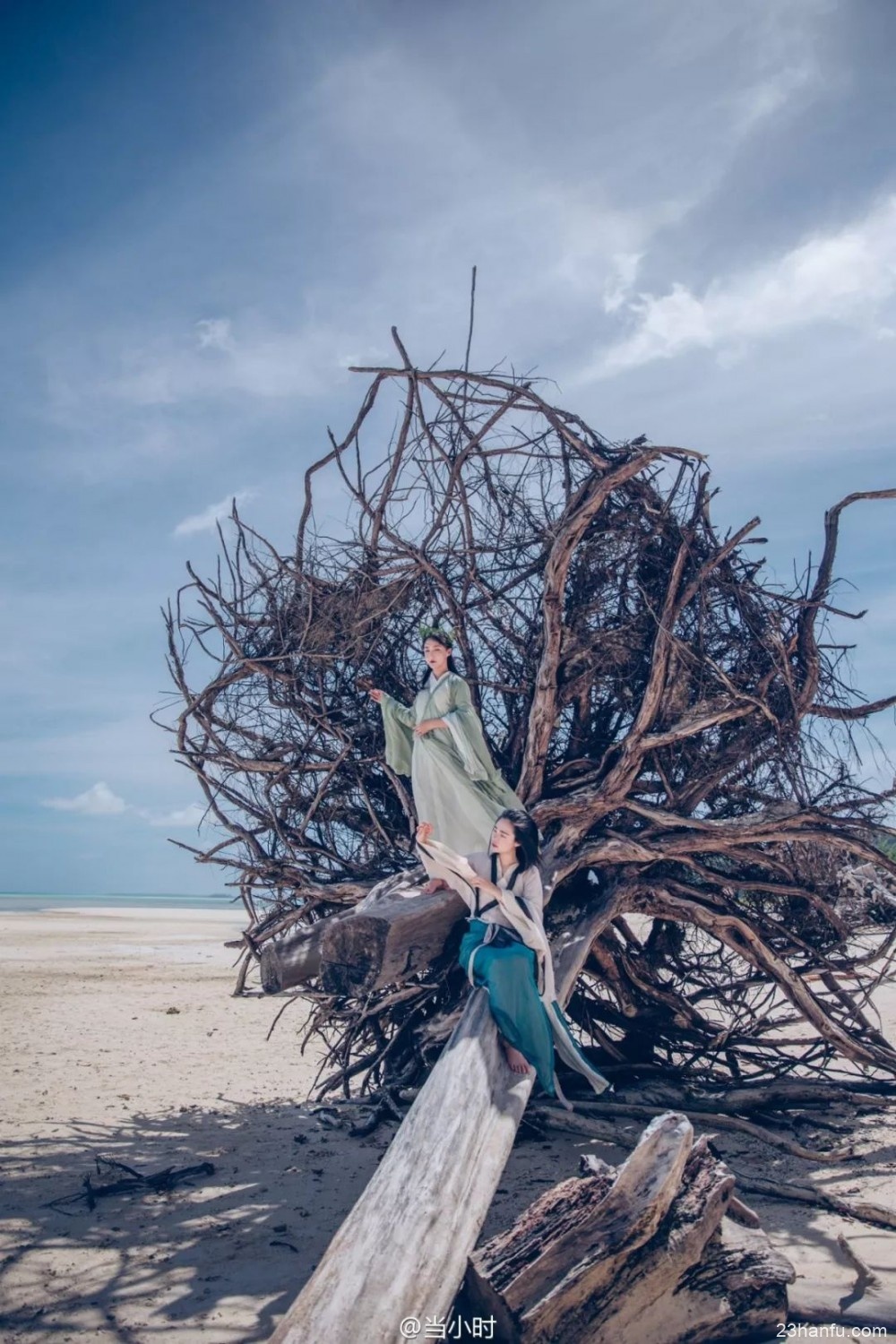 【汉服旅行】她带着汉服拍遍十几个国家，仅用1张照片，便征服了世界