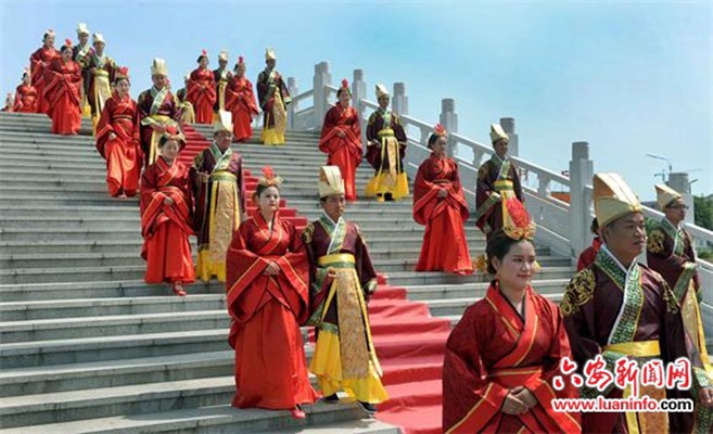 穿汉服祭英灵 汉文化爱好者崖山祠举行追思活动