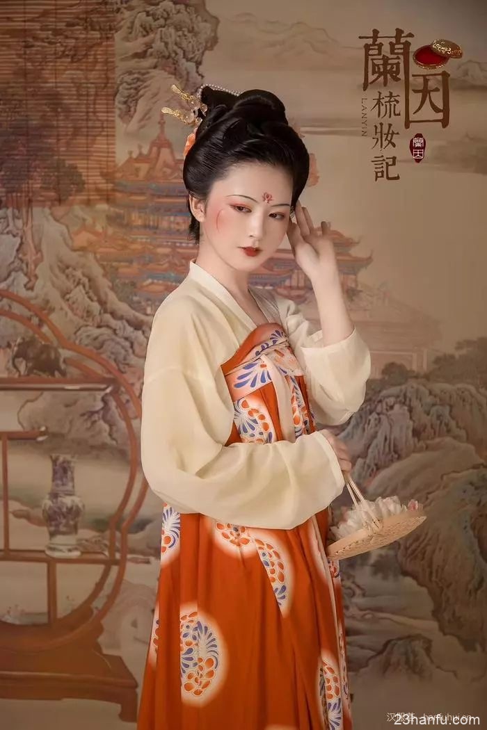 【汉服摄影】照花前后镜，花面交相映