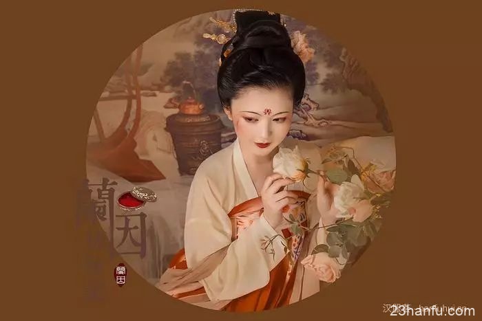 【汉服摄影】照花前后镜，花面交相映