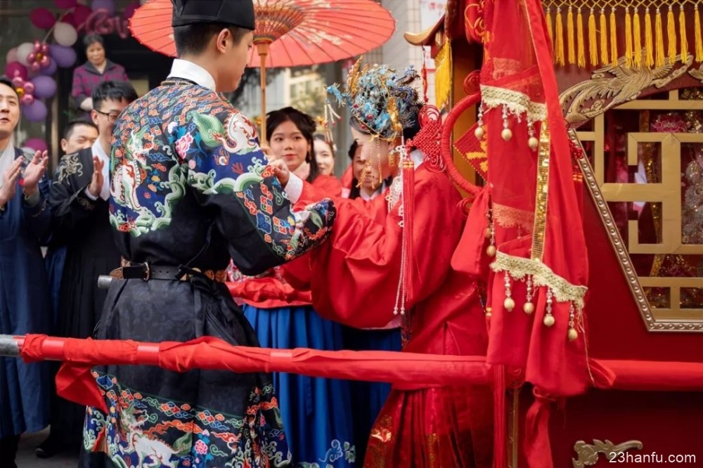 【汉服婚礼】戎马再无倥偬，执手不负华年|英雄美人的汉服婚礼