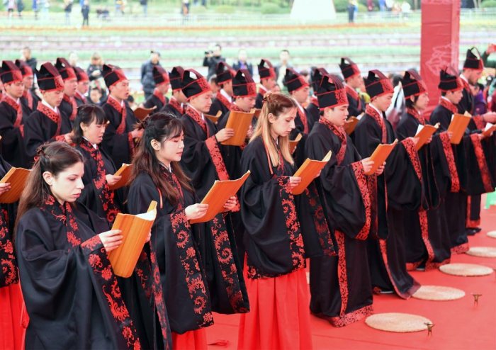 西安举办女子汉服成人礼